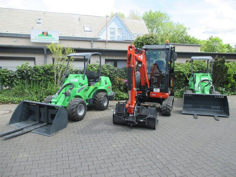 Avant 745 und Kubota U27-4
