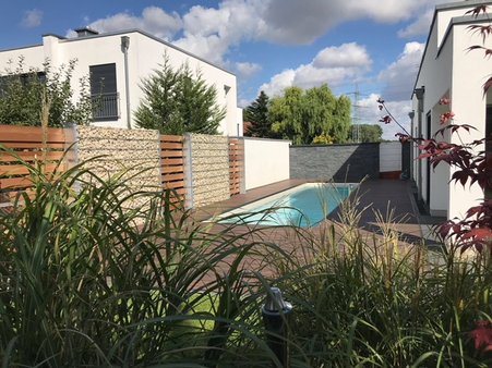 Privatgarten mit Pool 